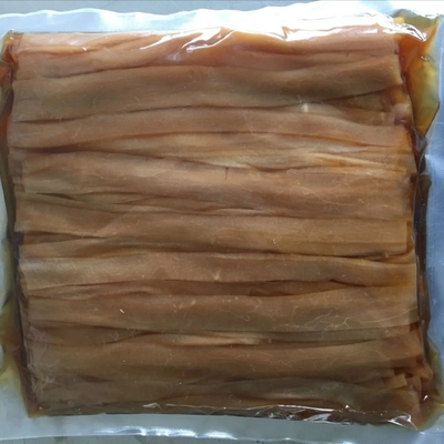 Вкусное и питательное японское суши в мариновании приправлено канпё с обычными ингредиентами